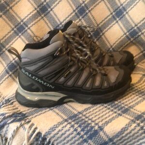Salomon Contagrip Gore-Tex women’s waterproof hiking boots size 8